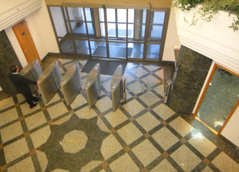 Риверсайд Тауэр 1: Вид входной группы внутри зданий