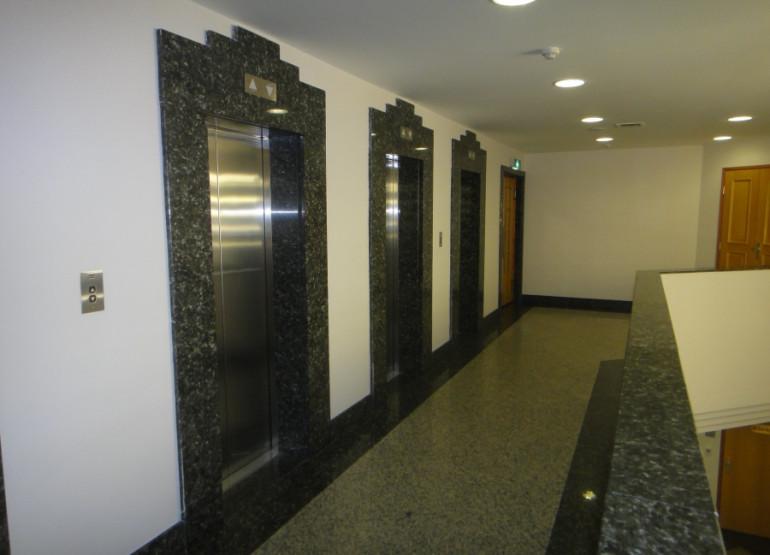 Риверсайд Тауэр 1: Вид главного лифтового холла