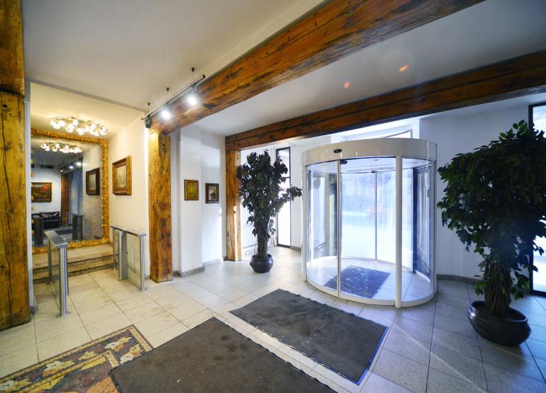 Николоямская Плаза: Вид входной группы внутри зданий