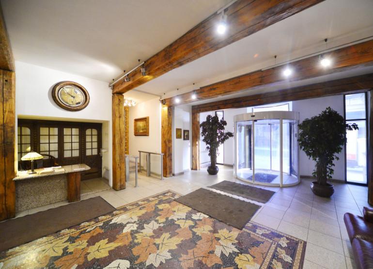 Николоямская Плаза: Вид входной группы внутри зданий