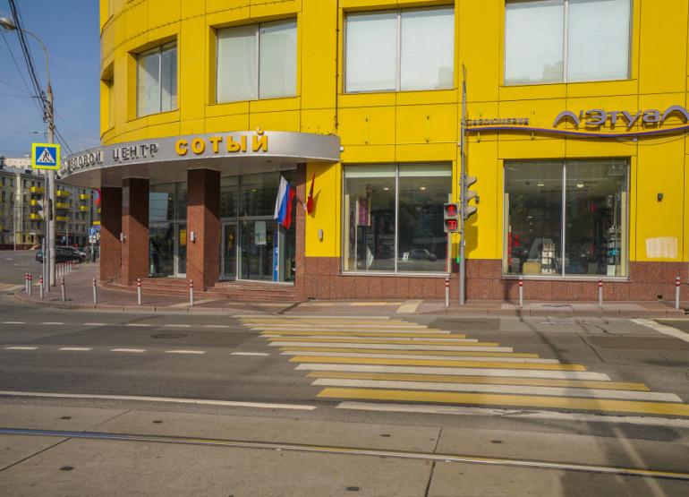 МФК Сотый: Вид входной группы снаружи